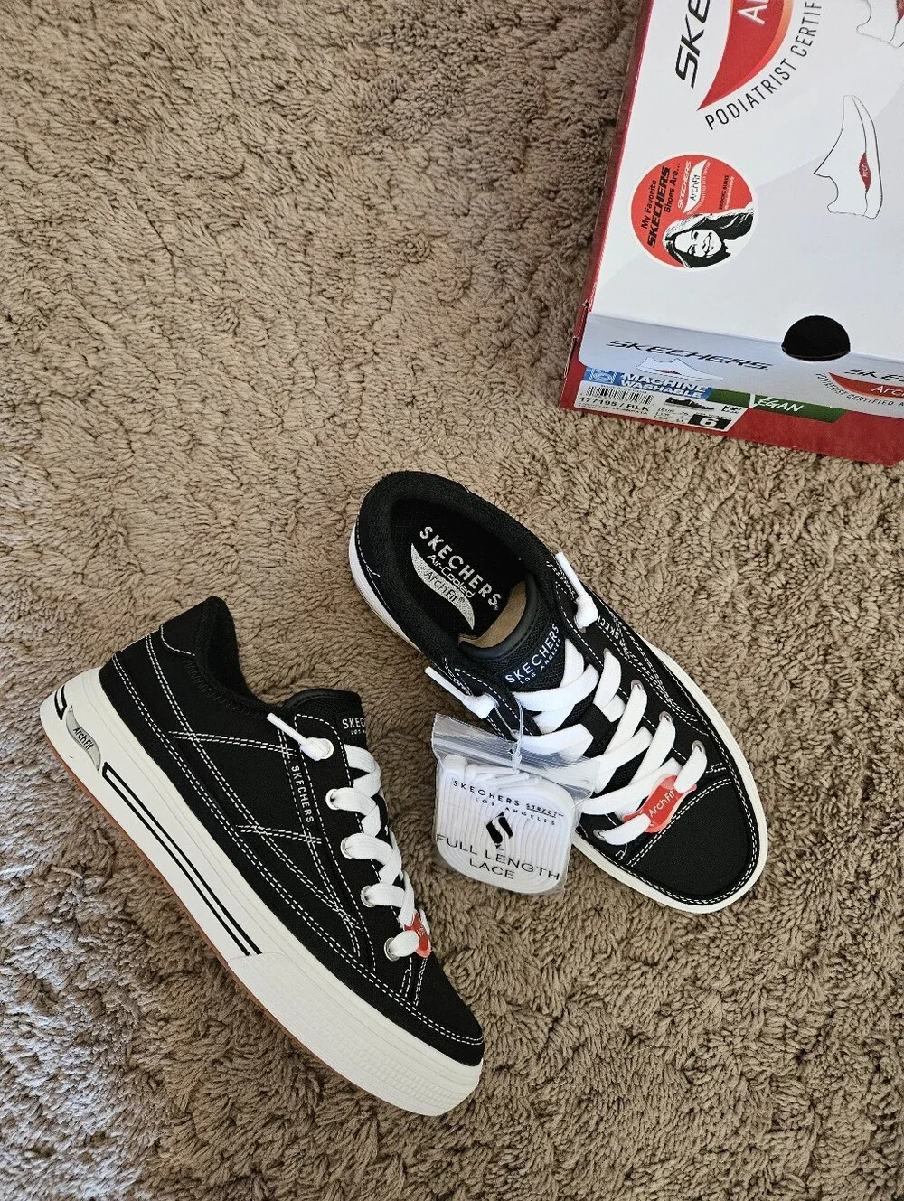 NWT ☆ Skechers Arc Fit Arcade Shoes, Size 6. Brand NEW! - Picture 1 of 5